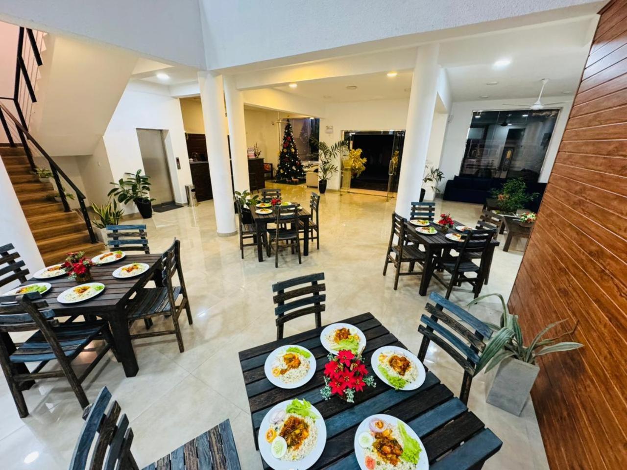 Lucky Transit Hotel - Katunayake Airport Exterior foto